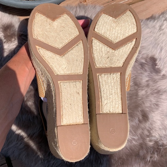 Marc Fisher LTD Annie Perforated Espadrille Wedge - Picture 7 of 8